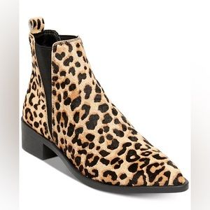 Like NEW Steve Madden Booties